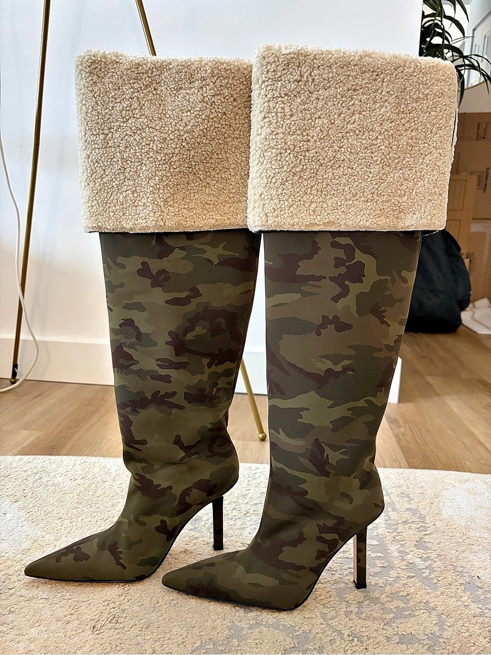 Good American High Kickstand Camo Sherpa Boots - Brand new US 7